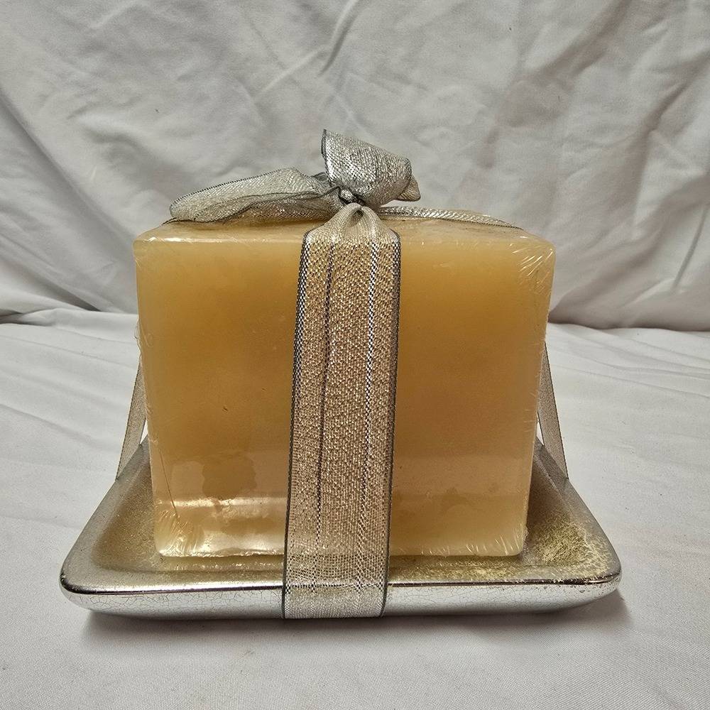 Dayton Hudson Corp Candle and Decorative Plate With Bow Presents Seasonal New